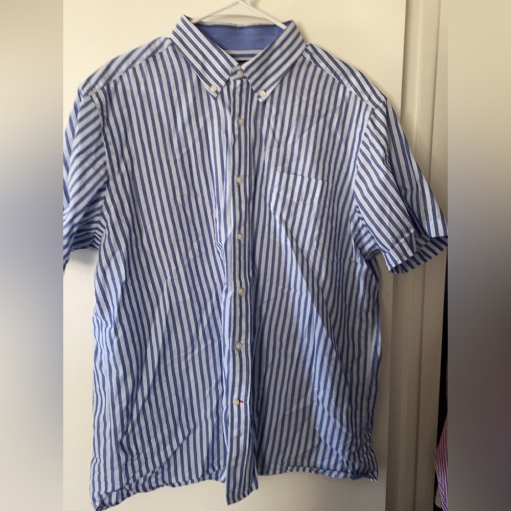 XL men’s short sleeve button down